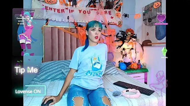 Snapshot of ElektraBlue chatting on 11.04.25 ElektraBlue online show from 11.04.25