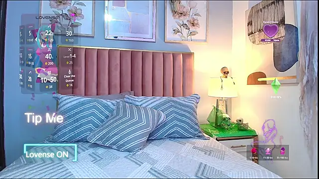 Snapshot of ElektraBlue chatting on 11.10.25 ElektraBlue online show from 11.10.25