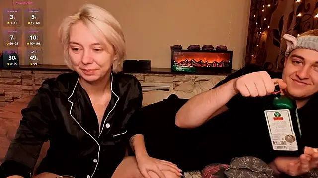 Snapshot of Sex_Vibe_couple chatting on 11.01.25 Sex Vibe couple online show from 11.01.25