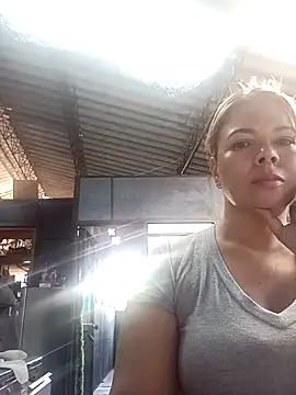 Snapshot of vicoria_09 chatting on 11.05.25 vicoria 09 online show from 11.05.25