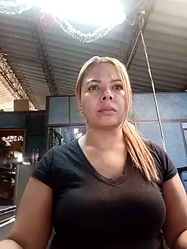 Snapshot of vicoria_09 chatting on 11.06.25 vicoria 09 online show from 11.06.25