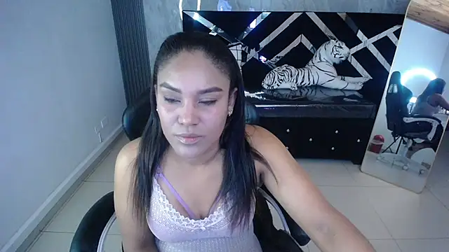 Snapshot of kamala_a chatting on 10.08.25 kamala a online show from 10.08.25