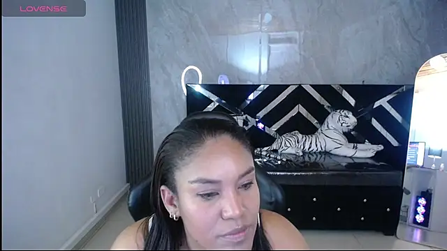 Snapshot of kamala_a chatting on 10.10.25 kamala a online show from 10.10.25