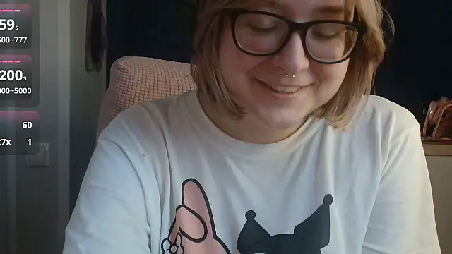 Snapshot of LolaWEI chatting on 10.19.25 LolaWEI online show from 10.19.25