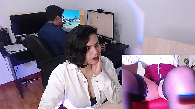 Snapshot of RandomStage chatting on 10.27.25 RandomStage online show from 10.27.25