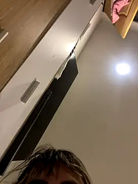 Zoe riivas online show from 10.24.25