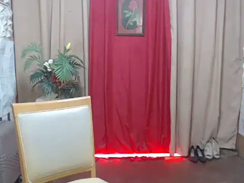 Snapshot of sweet_yummy69 chatting on 10.27.25 sweet yummy69 online show from 10.27.25