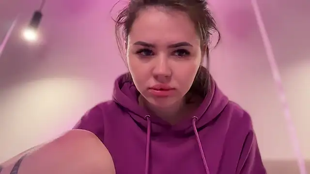 AlmaryKim online show from 10.03.25