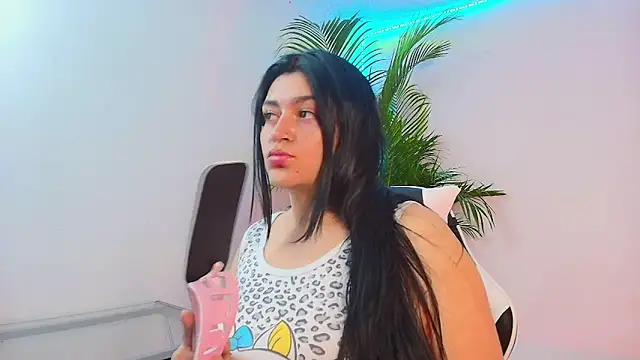 Snapshot of alejitasweet chatting on 10.04.25 alejitasweet online show from 10.04.25