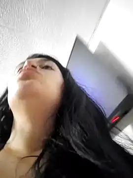 Snapshot of alejitasweet chatting on 10.18.25 alejitasweet online show from 10.18.25