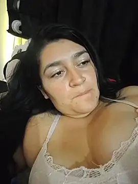 Snapshot of alejitasweet chatting on 10.29.25 alejitasweet online show from 10.29.25