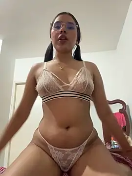 Snapshot of Brianna_bunny05 chatting on 11.02.25 Brianna bunny05 online show from 11.02.25