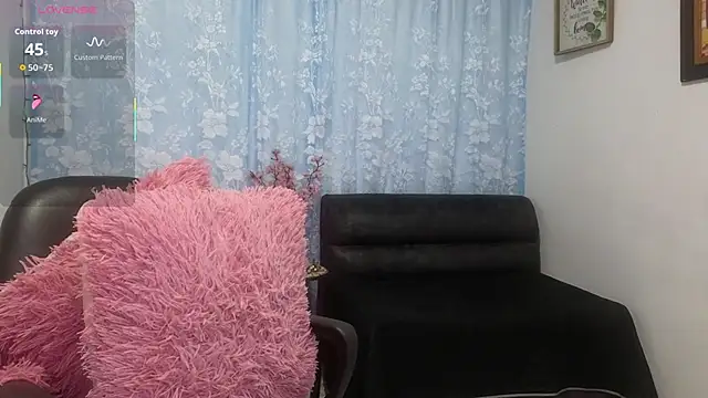 Snapshot of Cleohot999 chatting on 10.05.25 Cleohot999 online show from 10.05.25