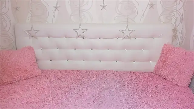 Snapshot of VettaCherry chatting on 10.04.25 VettaCherry online show from 10.04.25