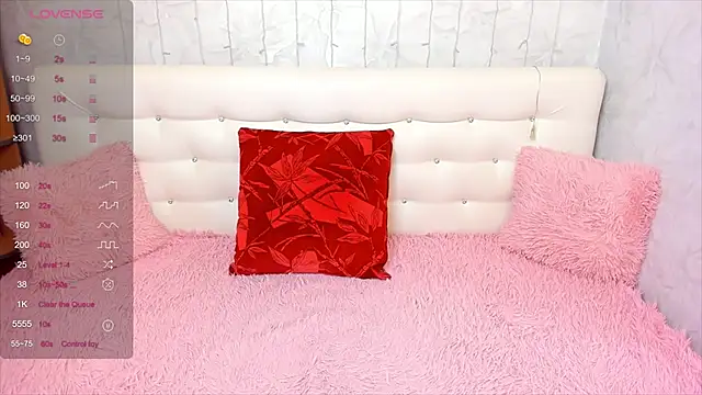 Snapshot of VettaCherry chatting on 10.19.25 VettaCherry online show from 10.19.25