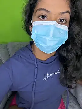 Snapshot of SukiyamaAsia chatting on 10.11.25 SukiyamaAsia online show from 10.11.25