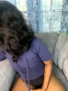 Snapshot of SukiyamaAsia chatting on 10.14.25 SukiyamaAsia online show from 10.14.25