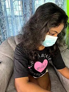 Snapshot of SukiyamaAsia chatting on 10.21.25 SukiyamaAsia online show from 10.21.25