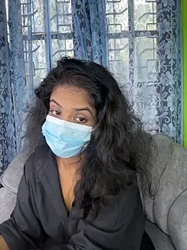 Snapshot of SukiyamaAsia chatting on 10.23.25 SukiyamaAsia online show from 10.23.25