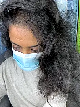 Snapshot of SukiyamaAsia chatting on 11.16.25 SukiyamaAsia online show from 11.16.25