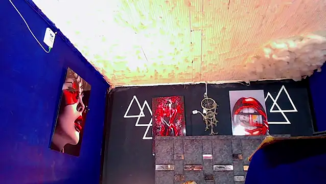 Snapshot of Fersexy_Dolls chatting on 10.12.25 Fersexy Dolls online show from 10.12.25