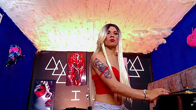 Snapshot of Fersexy_Dolls chatting on 10.29.25 Fersexy Dolls online show from 10.29.25