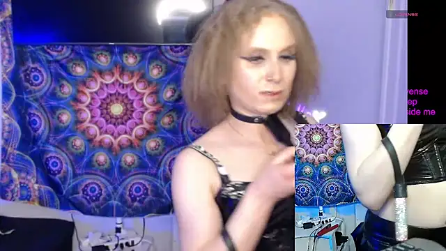 Snapshot of cinderellie chatting on 12.03.25 cinderellie online show from 12.03.25