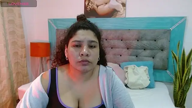 Snapshot of roxx_iie chatting on 10.07.25 roxx iie online show from 10.07.25