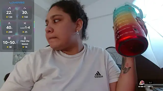 Snapshot of roxx_iie chatting on 10.13.25 roxx iie online show from 10.13.25