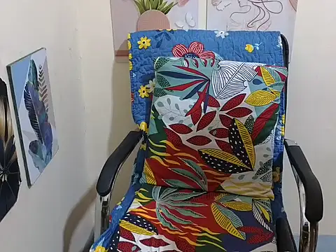 Snapshot of Sweetest_Zara18xx chatting on 11.04.25 Sweetest Zara18xx online show from 11.04.25