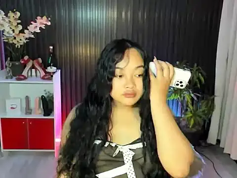 Snapshot of UrFavouriteCravings chatting on 10.26.25 UrFavouriteCravings online show from 10.26.25