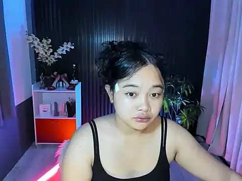 Snapshot of UrFavouriteCravings chatting on 10.29.25 UrFavouriteCravings online show from 10.29.25