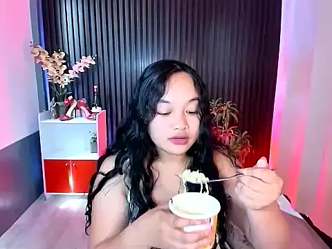 Snapshot of UrFavouriteCravings chatting on 11.12.25 UrFavouriteCravings online show from 11.12.25