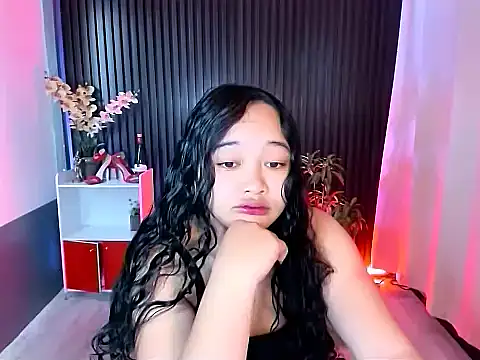 Snapshot of UrFavouriteCravings chatting on 11.13.25 UrFavouriteCravings online show from 11.13.25