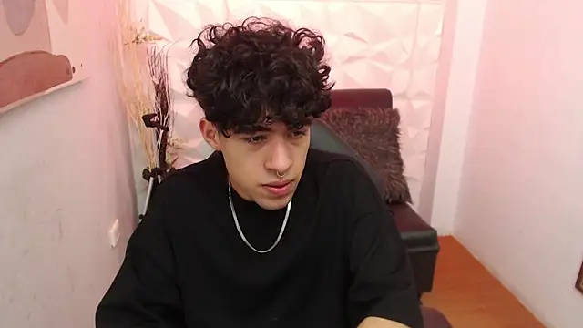 Snapshot of Liil_boy chatting on 10.14.25 Liil boy online show from 10.14.25