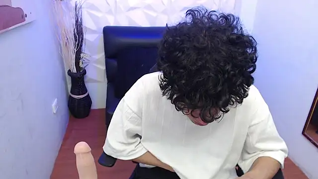 Snapshot of Liil_boy chatting on 10.15.25 Liil boy online show from 10.15.25