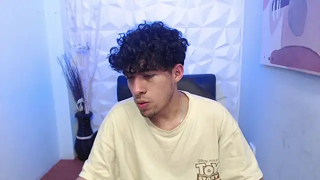 Snapshot of Liil_boy chatting on 10.24.25 Liil boy online show from 10.24.25