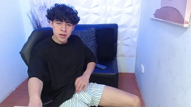 Snapshot of Liil_boy chatting on 10.28.25 Liil boy online show from 10.28.25