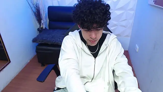 Snapshot of Liil_boy chatting on 10.29.25 Liil boy online show from 10.29.25