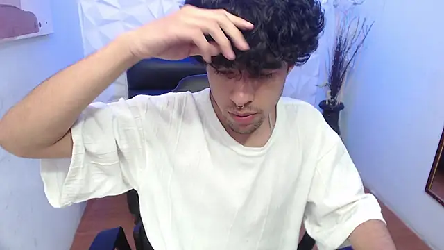 Snapshot of Liil_boy chatting on 11.08.25 Liil boy online show from 11.08.25