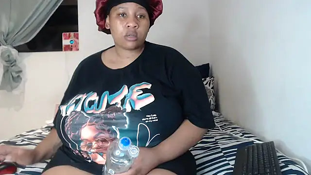 Snapshot of PIXIEBITCHXXX26 chatting on 10.14.25 PIXIEBITCHXXX26 online show from 10.14.25