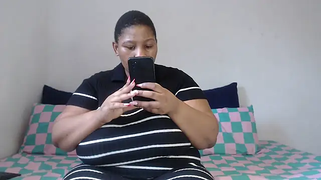 Snapshot of PIXIEBITCHXXX26 chatting on 10.29.25 PIXIEBITCHXXX26 online show from 10.29.25