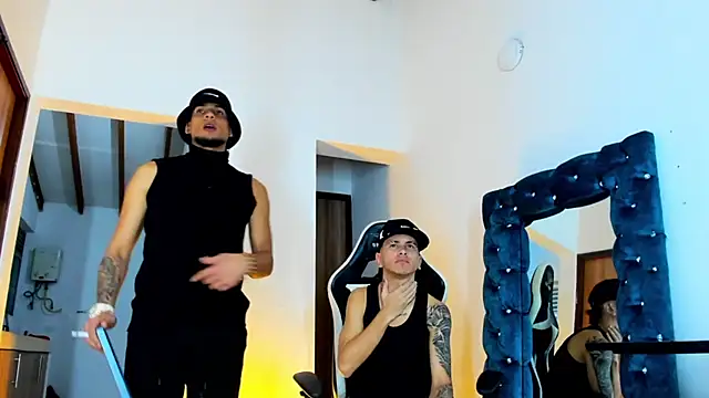 Snapshot of daddys_insanee chatting on 10.01.25 daddys insanee online show from 10.01.25