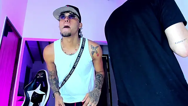 Snapshot of daddys_insanee chatting on 10.13.25 daddys insanee online show from 10.13.25