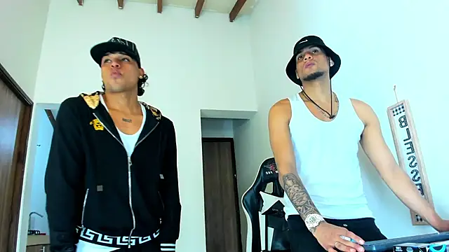 Snapshot of daddys_insanee chatting on 10.19.25 daddys insanee online show from 10.19.25