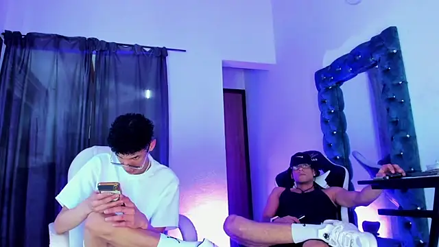 Snapshot of daddys_insanee chatting on 11.06.25 daddys insanee online show from 11.06.25