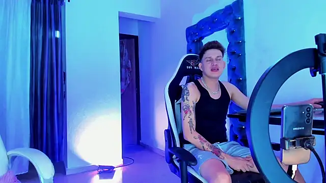 Snapshot of daddys_insanee chatting on 11.07.25 daddys insanee online show from 11.07.25