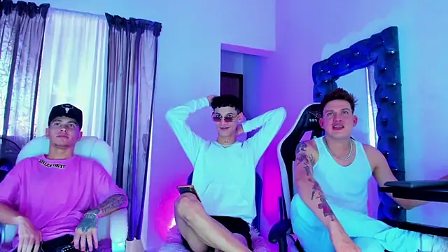 Snapshot of daddys_insanee chatting on 11.08.25 daddys insanee online show from 11.08.25