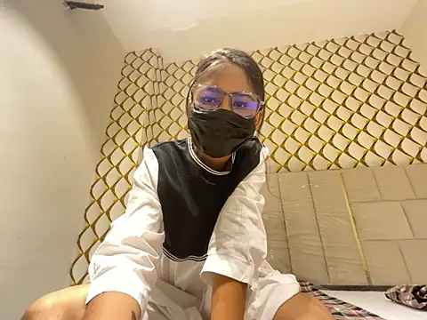 Snapshot of dubyzubygirl chatting on 10.06.25 dubyzubygirl online show from 10.06.25