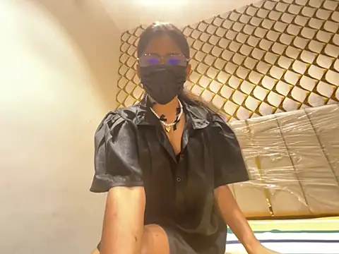 Snapshot of dubyzubygirl chatting on 10.17.25 dubyzubygirl online show from 10.17.25